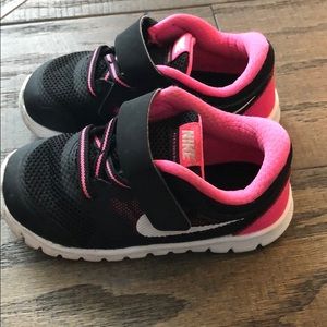 Nike Shoes - Nike toddler girls shoes Nike Shoes - Nike toddler girls shoes